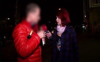 Tabuloses Milf-Weib wird von der Stiefmutter unbarmherzig durchgebumst